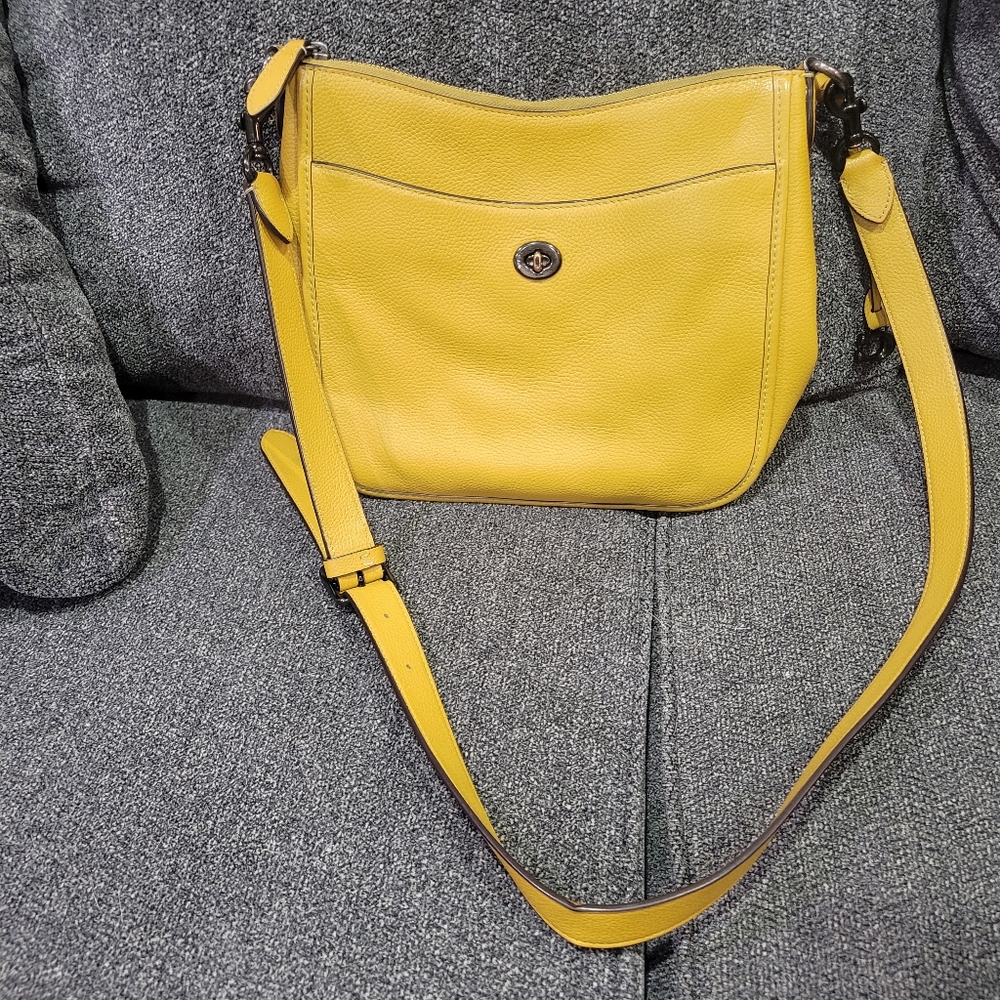 Coach CC390 Chaise 19 Crossbody Yellow Gold Pebble Leather Bag